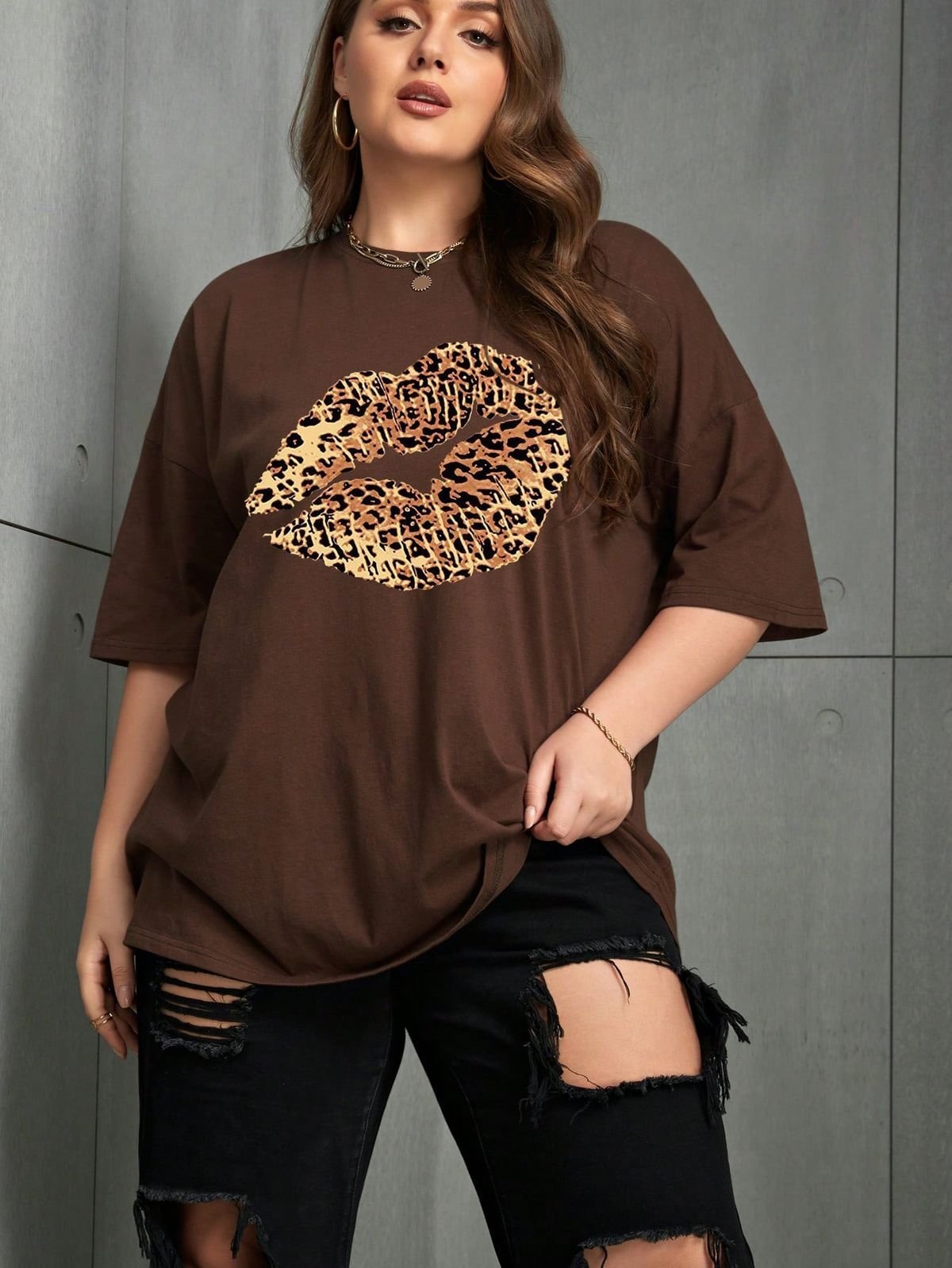 Women Brown Oversized Printed Kiss T-shirt