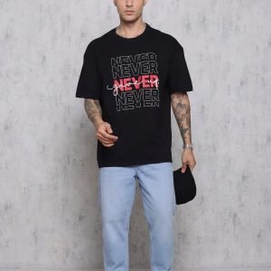 Men Black Oversized Typography Never Give Up T-shirt