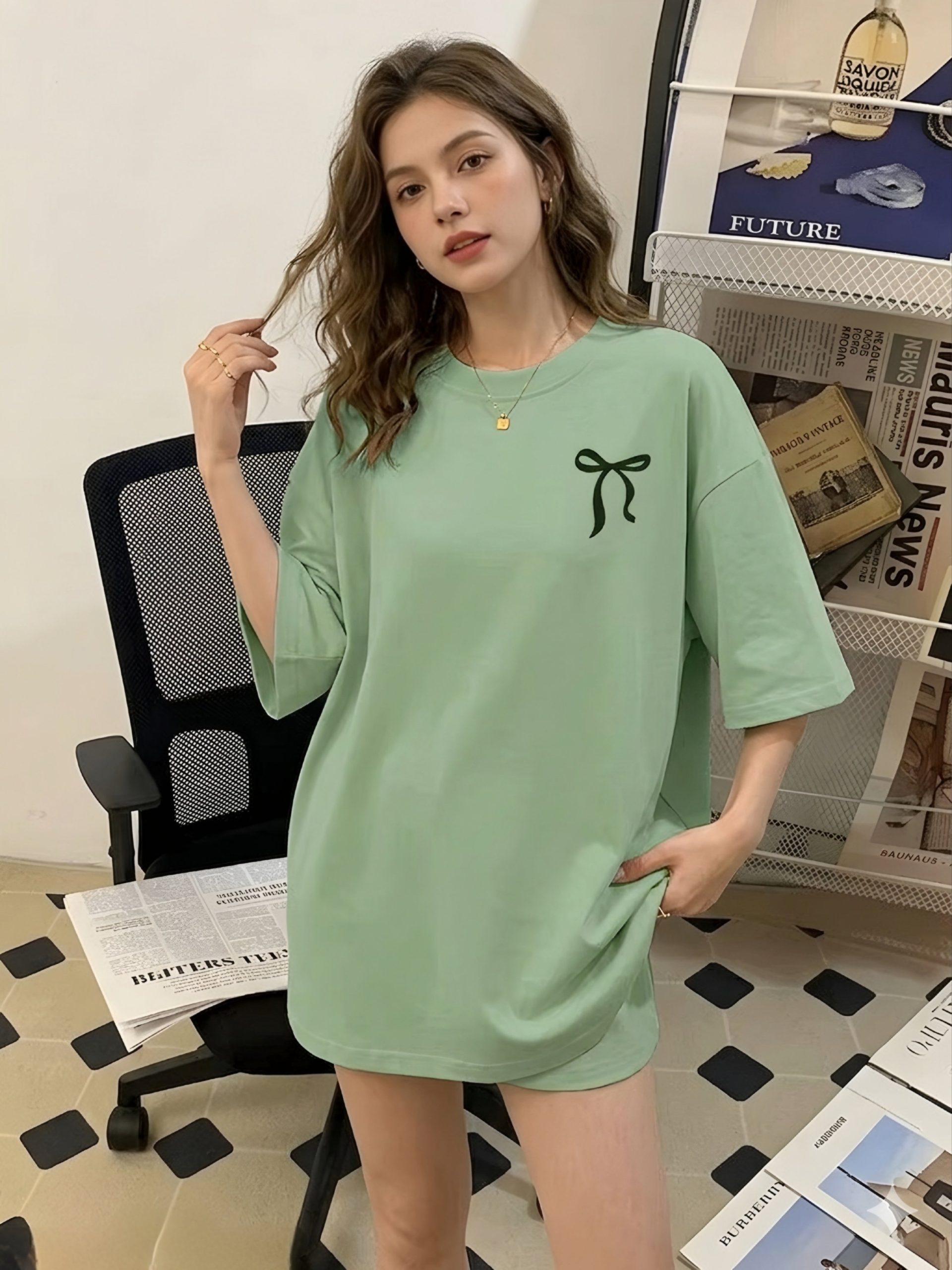 Women Pista Oversized Printed Bow T-shirt